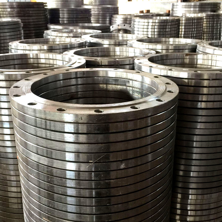 通常平插法蘭使用什么材料？